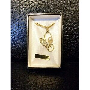 Flower Pendant Faux Pearl Filigree Leaf Chain Necklace 16" Vtg Gold Tone in Box